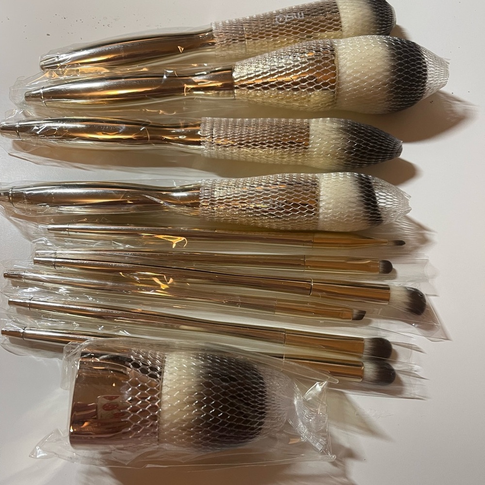 Gold makeup brush set